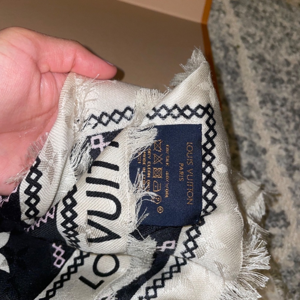 Louis Vuitton Scarf/shawl black - Picture 2 of 5